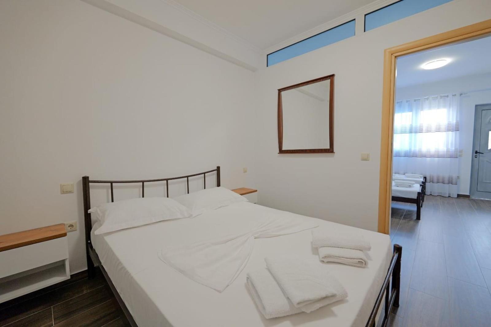 Eduard Lagji Apartament Lukovë Rum bild